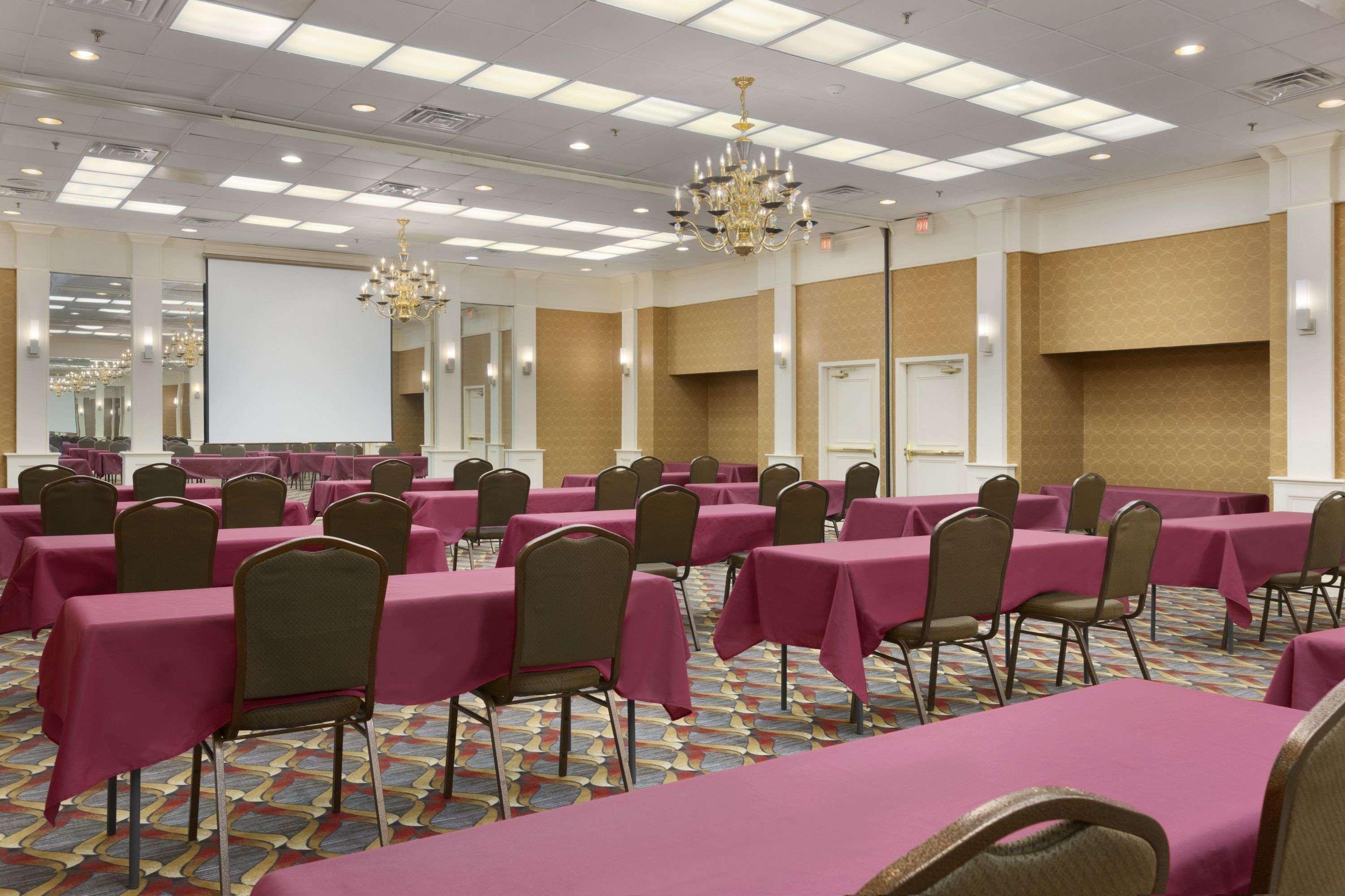 Ramada By Wyndham Rochelle Park Near Paramus Esterno foto