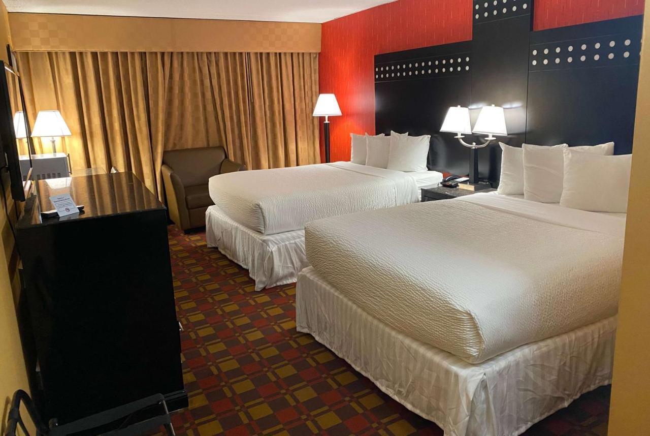 Ramada By Wyndham Rochelle Park Near Paramus Esterno foto
