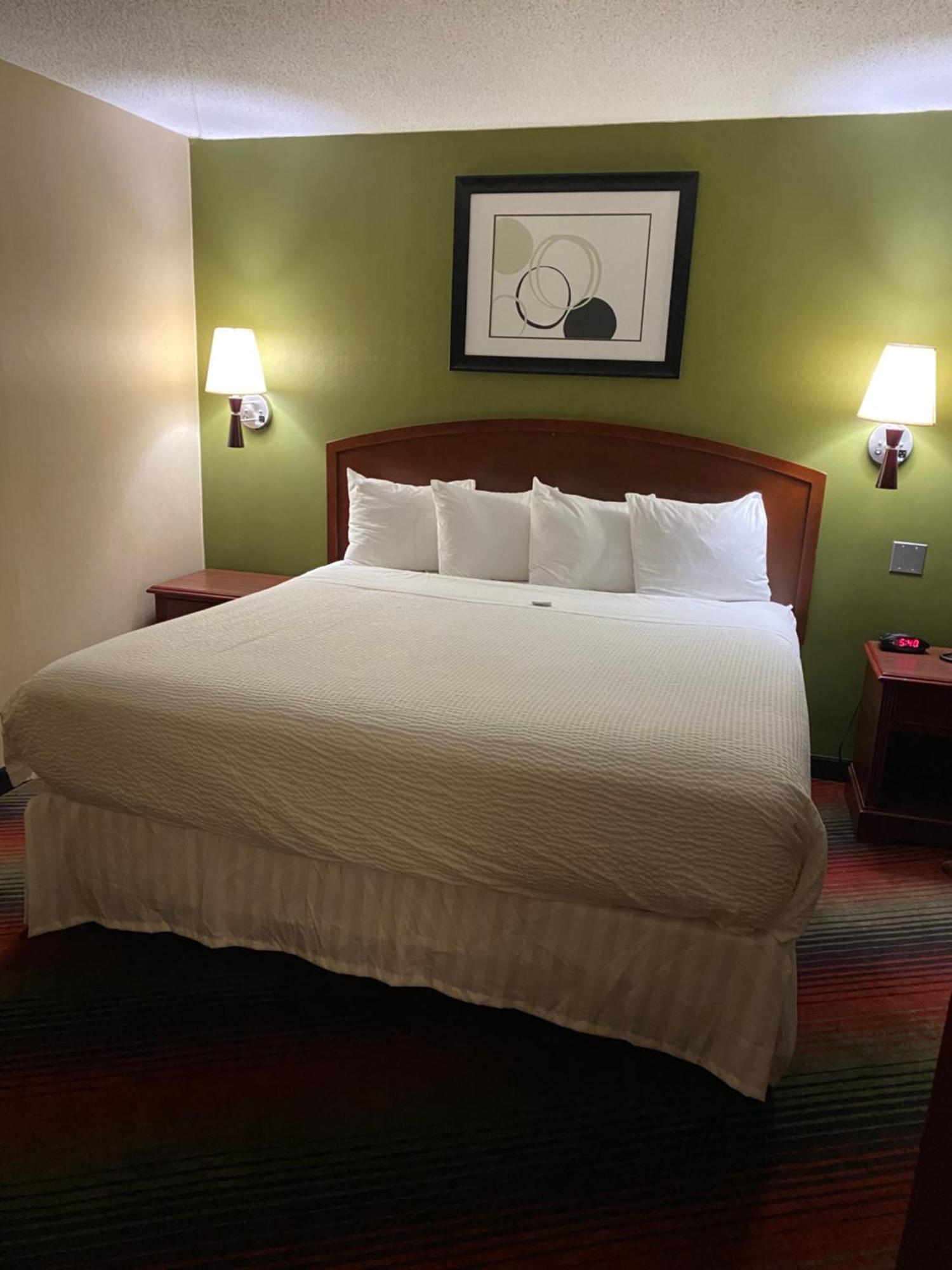 Ramada By Wyndham Rochelle Park Near Paramus Esterno foto