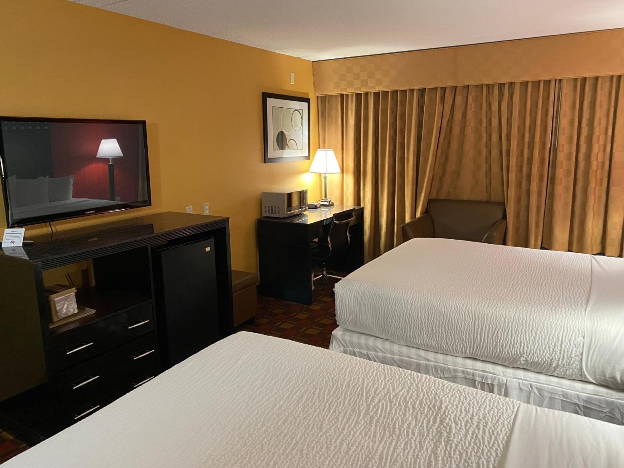 Ramada By Wyndham Rochelle Park Near Paramus Esterno foto