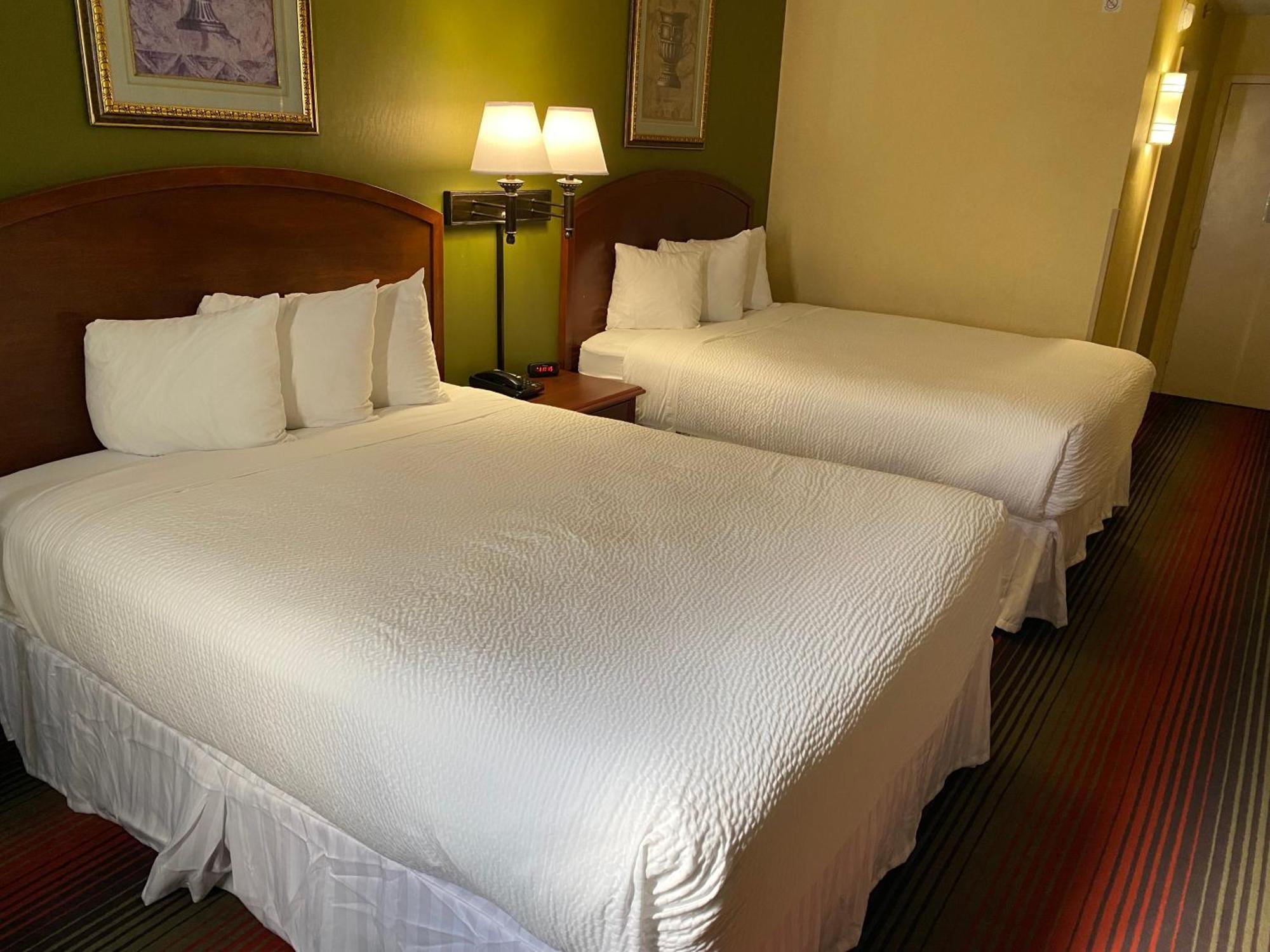 Ramada By Wyndham Rochelle Park Near Paramus Esterno foto