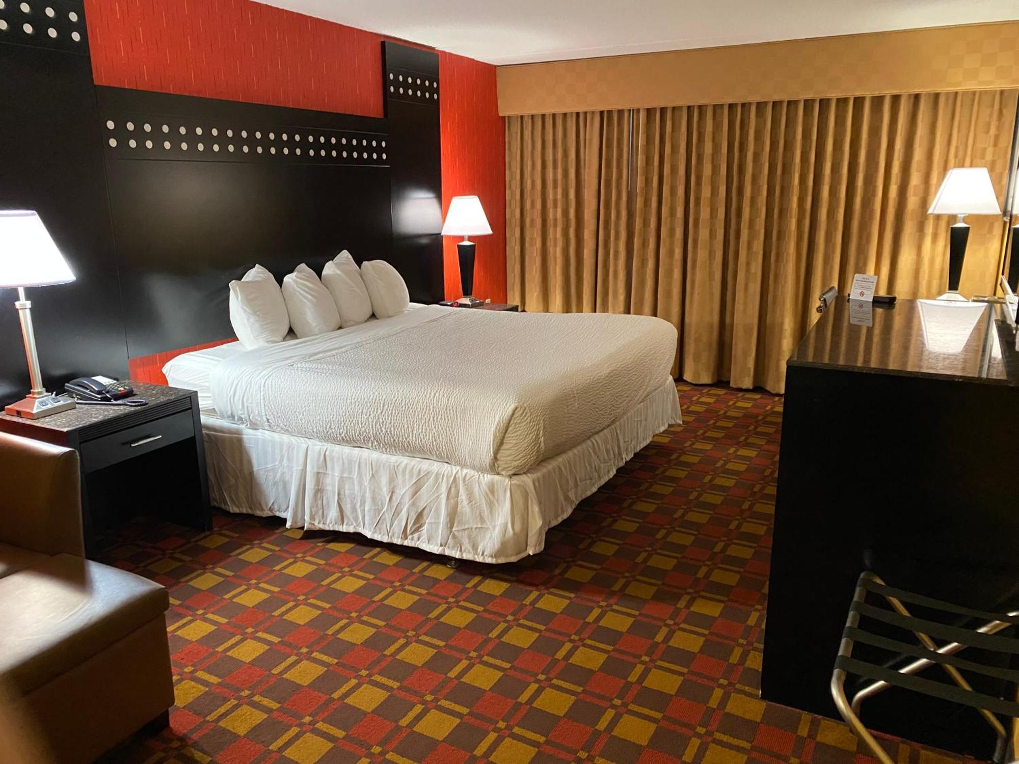 Ramada By Wyndham Rochelle Park Near Paramus Esterno foto